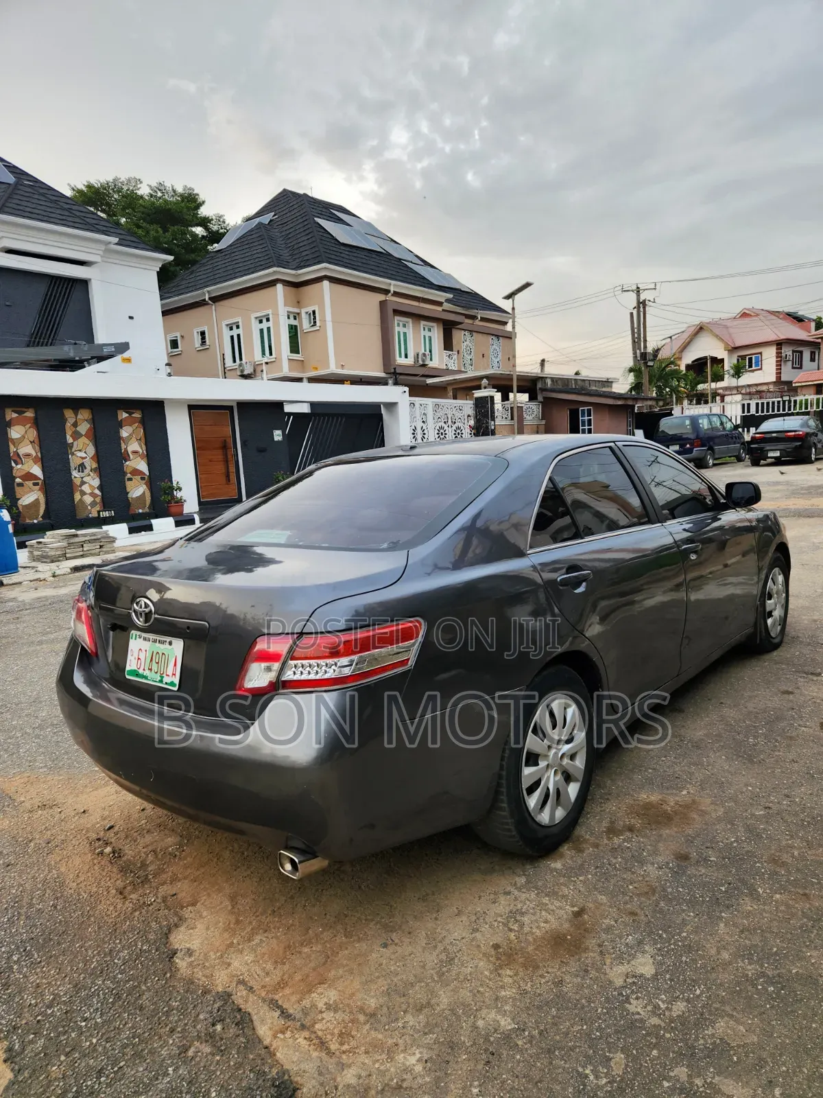 Toyota Camry LE 4dr Sedan (2.5L 4cyl 6AM) 2010 Gray