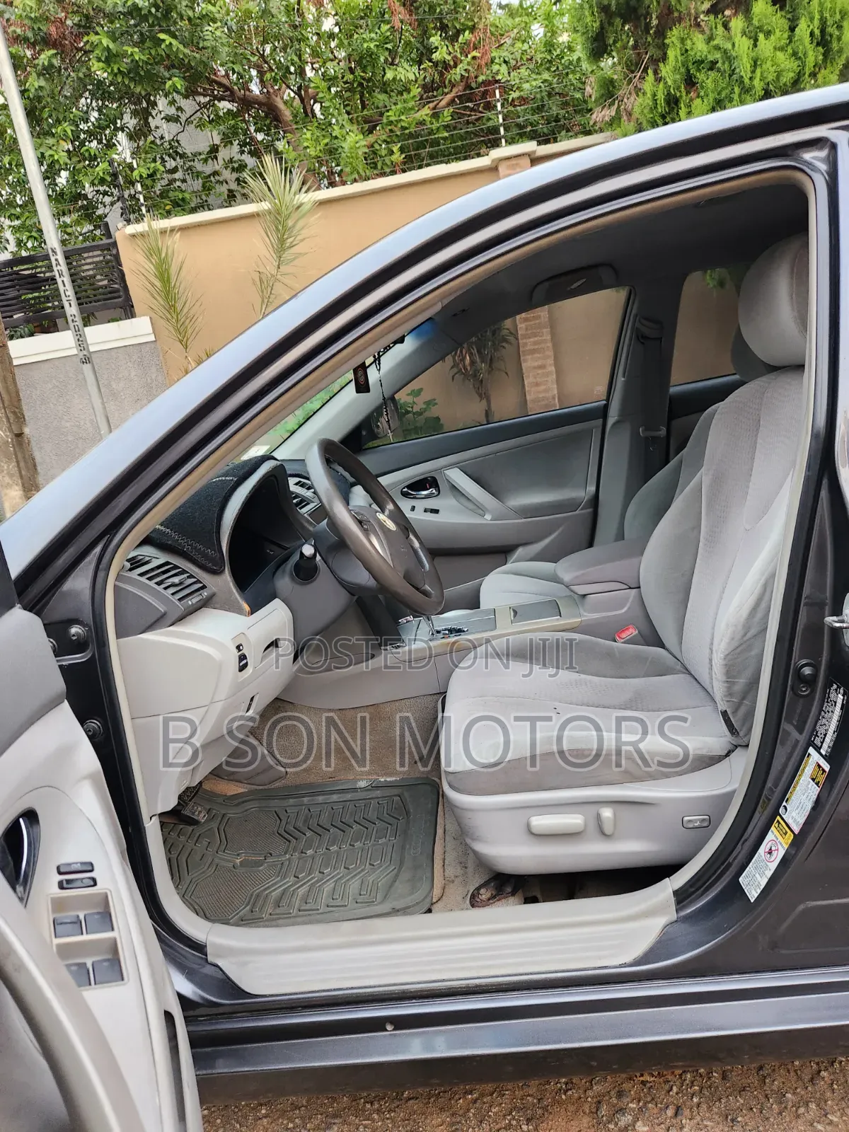 Toyota Camry LE 4dr Sedan (2.5L 4cyl 6AM) 2010 Gray