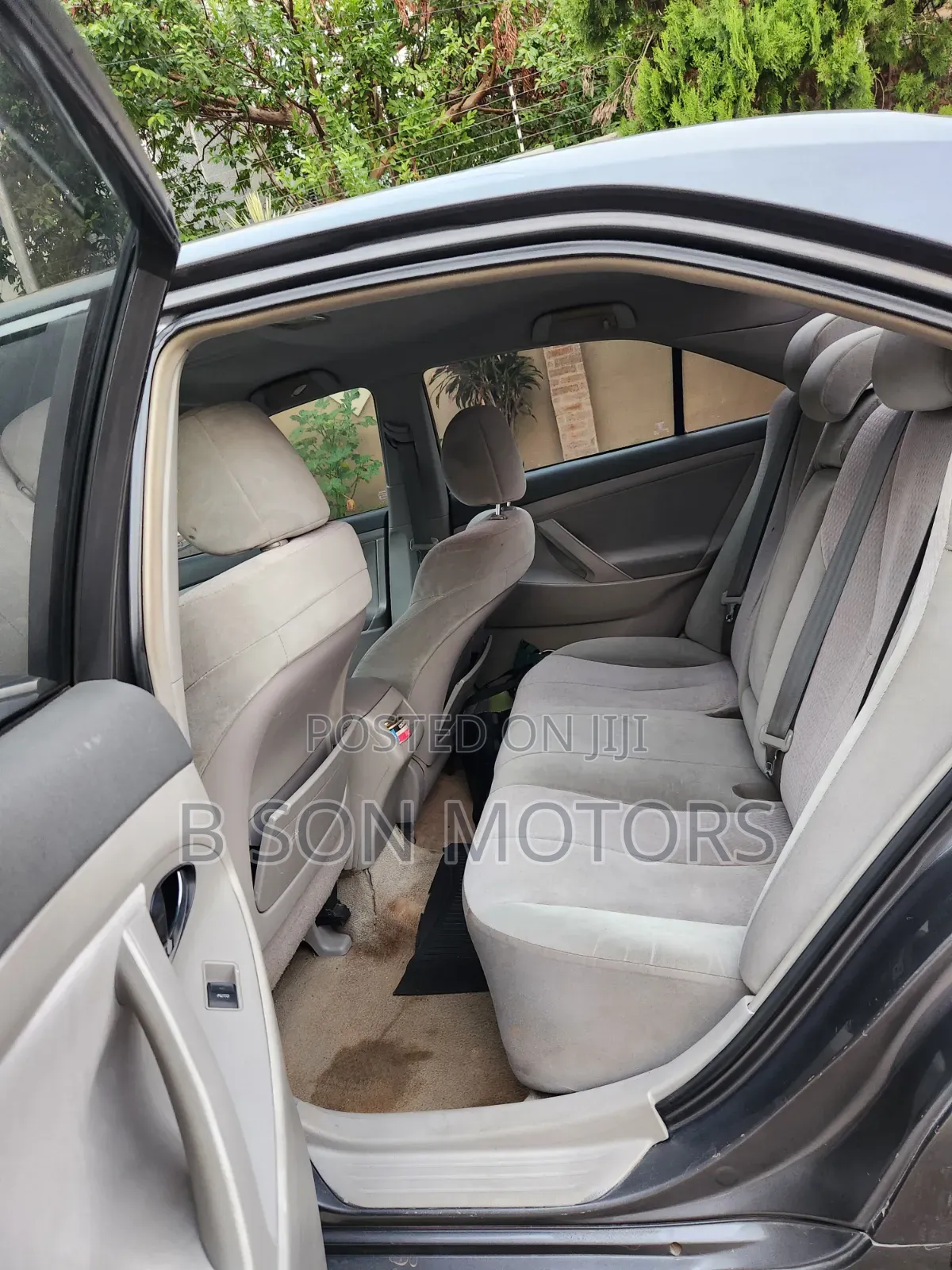 Toyota Camry LE 4dr Sedan (2.5L 4cyl 6AM) 2010 Gray