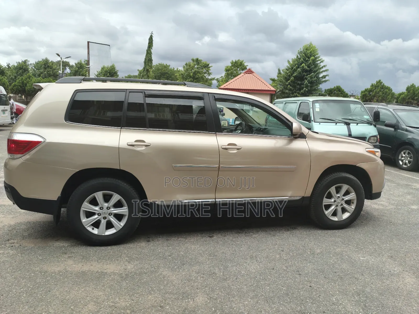 Toyota Highlander SE 3.5L 4WD 2013 Gold