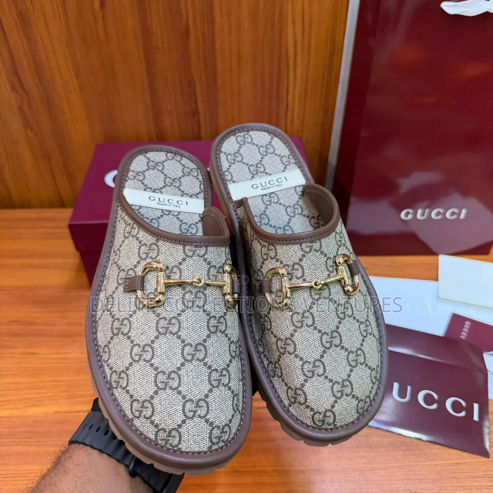 Gucci Gg Supreme Monogram Horsebit Mule. 
Color: Biege/Brown