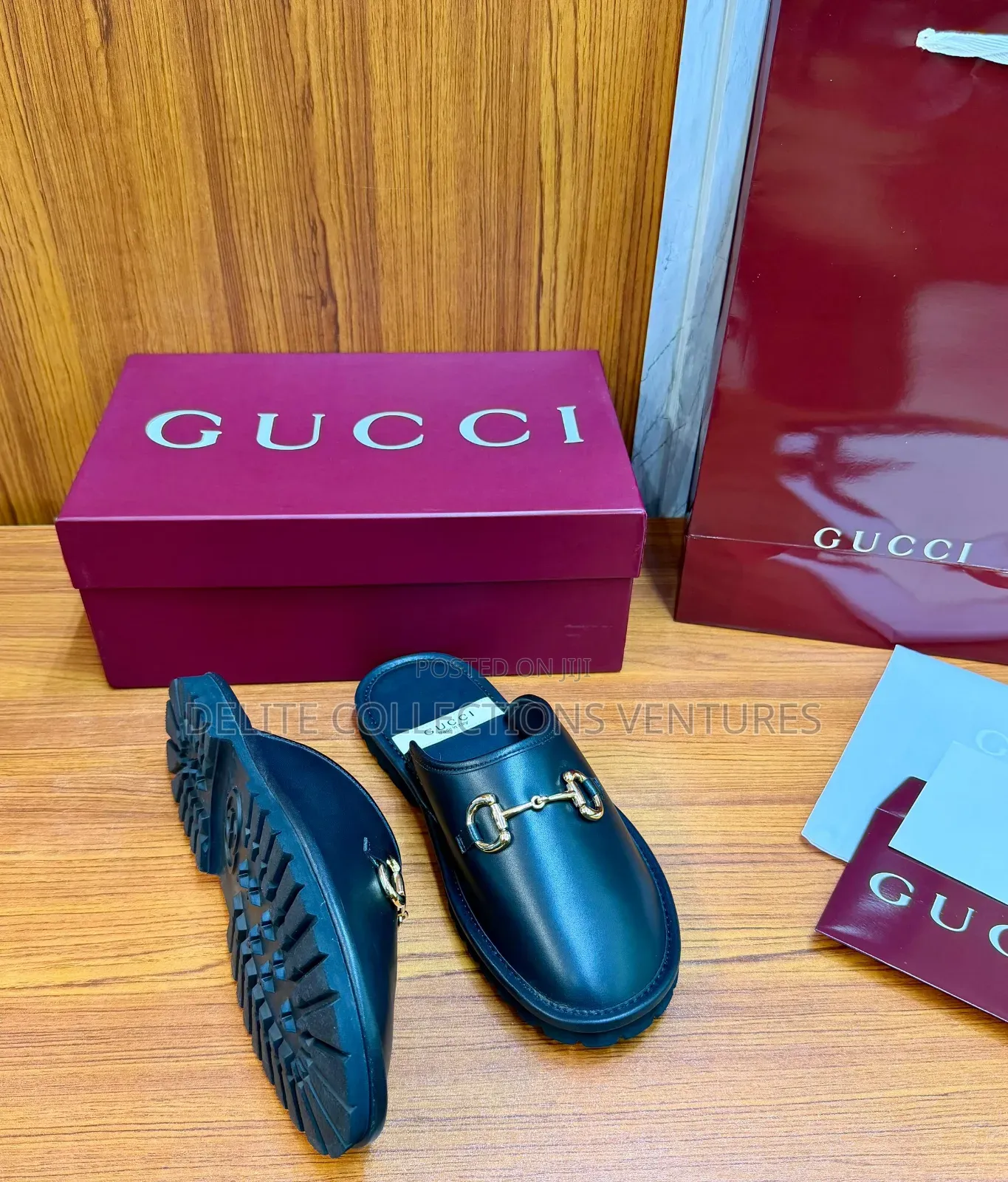 Gucci Gg Supreme Monogram Horsebit Mule. 
Color: Biege/Brown