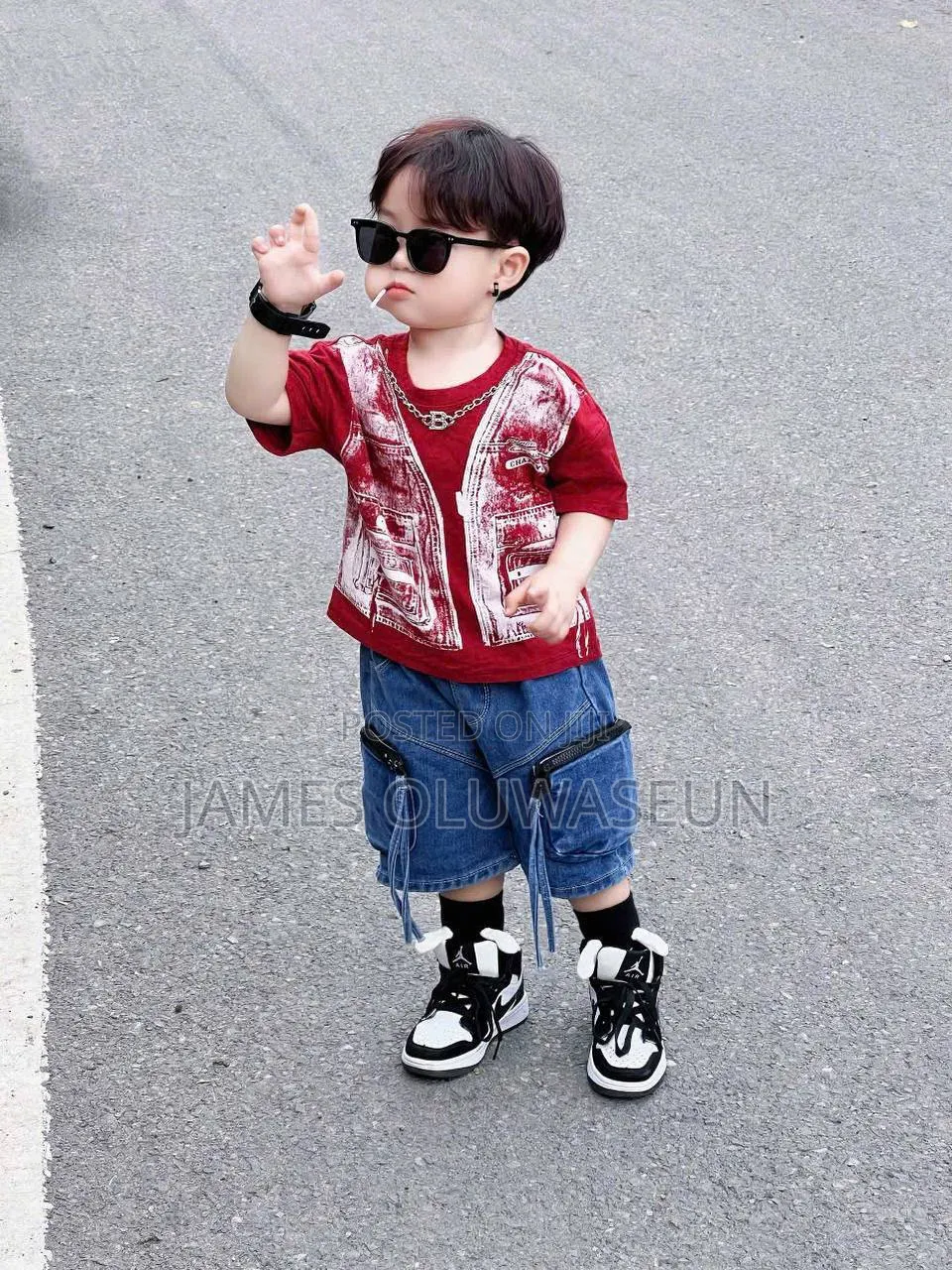 Top and Jean Set
Size: 1-6years
Available in White and Black Colours