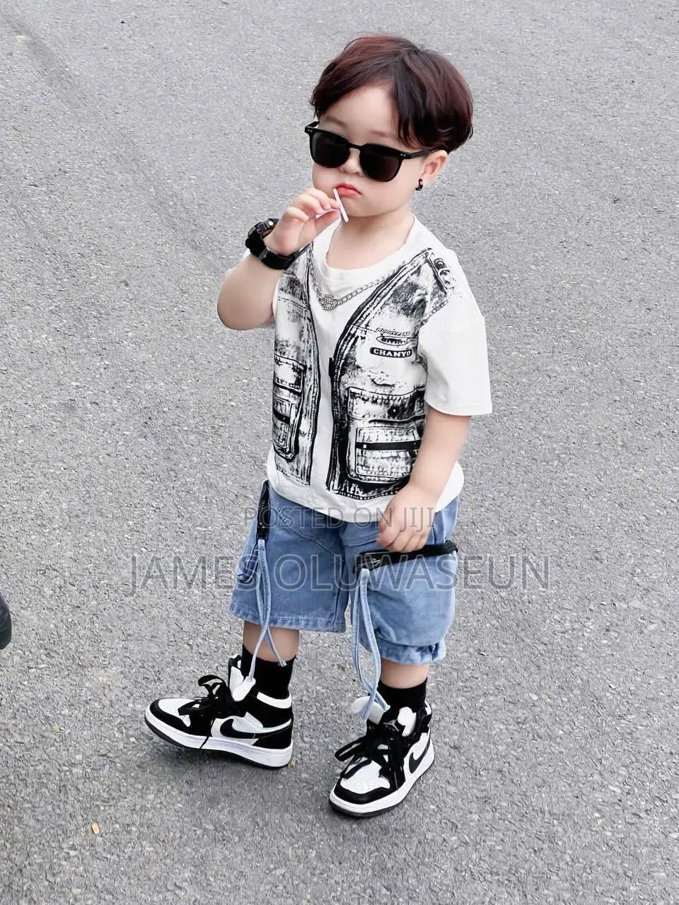 Top and Jean Set
Size: 1-6years
Available in White and Black Colours