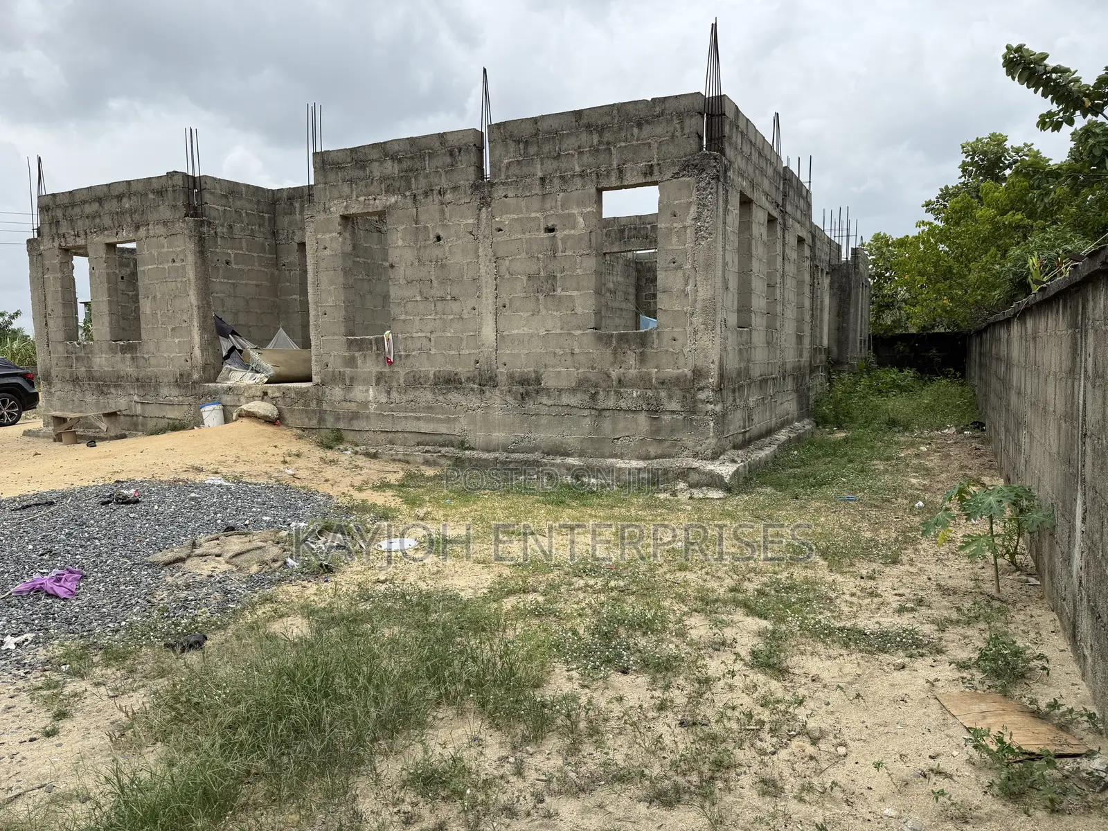 Incomplete 5bedroom Carcass in a Serene Neighborhood