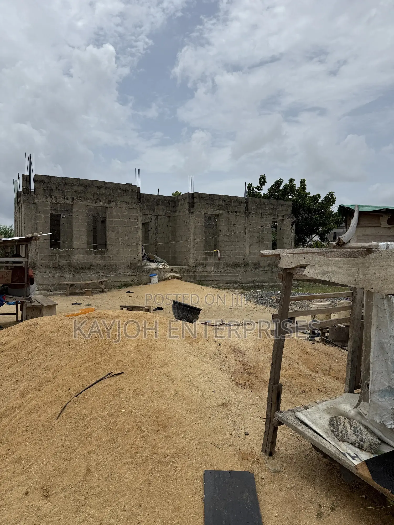 Incomplete 5bedroom Carcass in a Serene Neighborhood