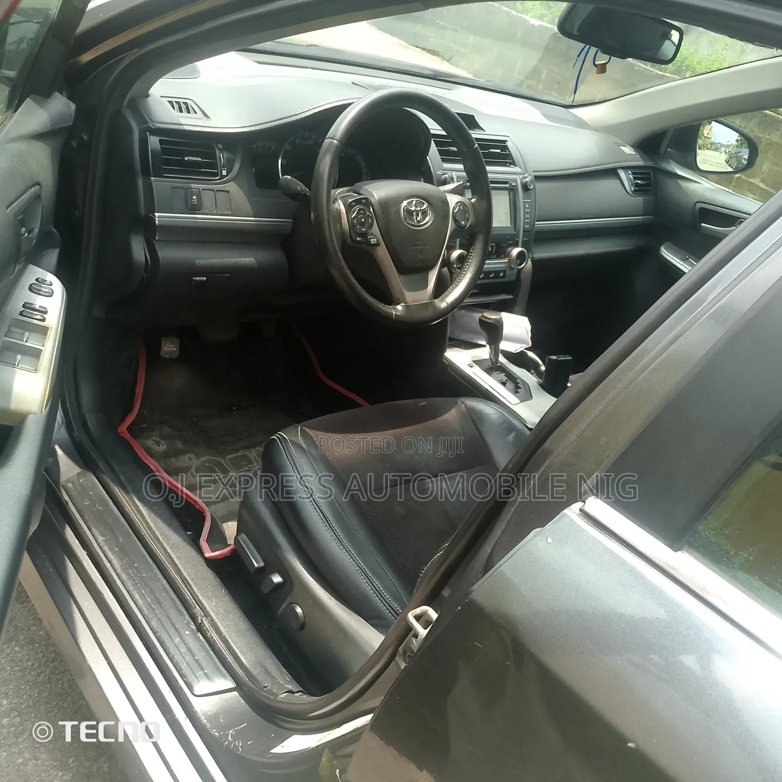 Toyota Camry SE V6 4dr Sedan (3.5L 6cyl 6A) 2012 Gray