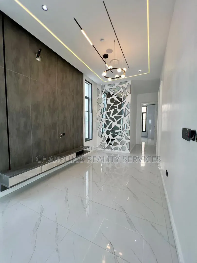 5bdrm Duplex in Osapa london for sale