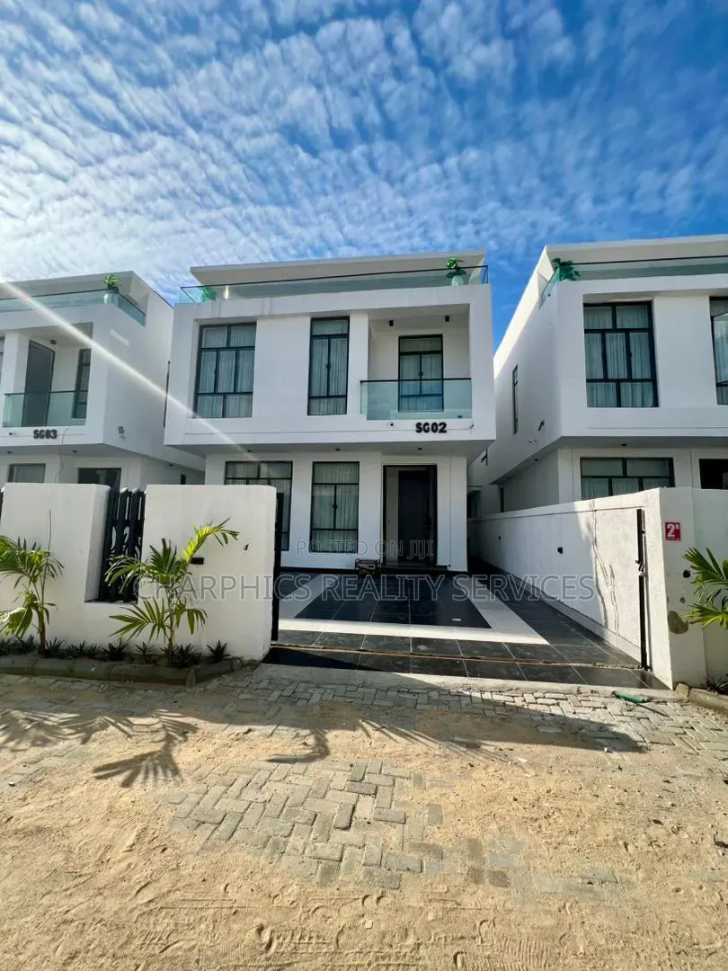 4bdrm Duplex in Chevron for sale