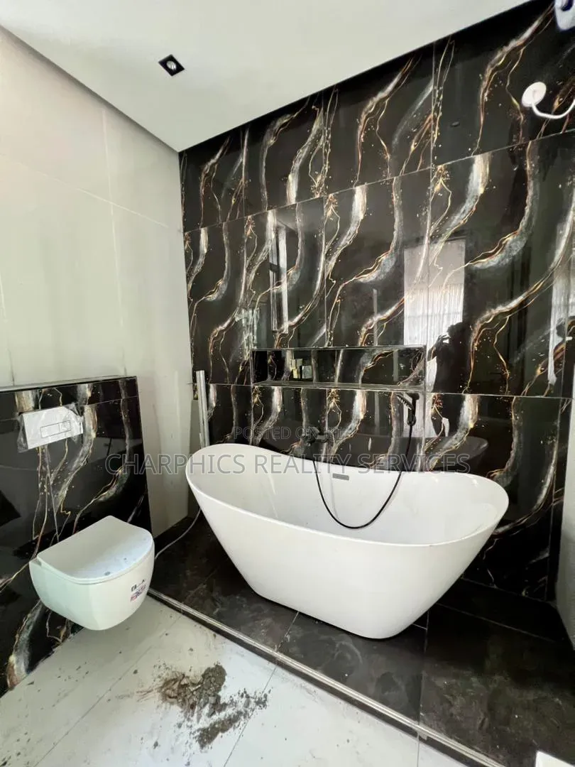 4bdrm Duplex in Chevron for sale