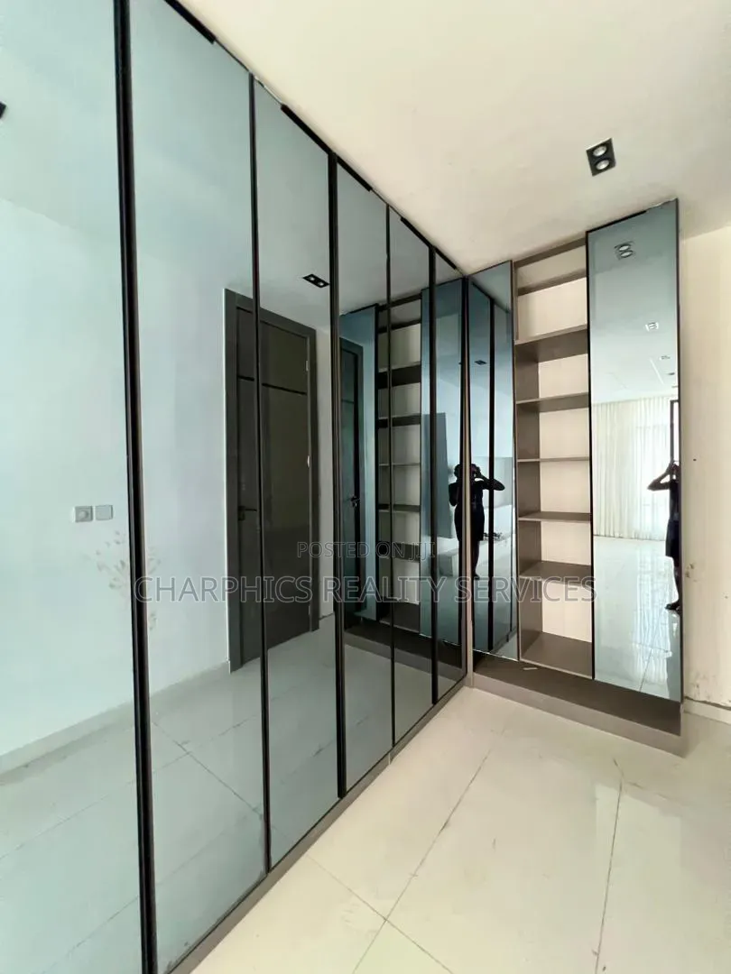 4bdrm Duplex in Chevron for sale