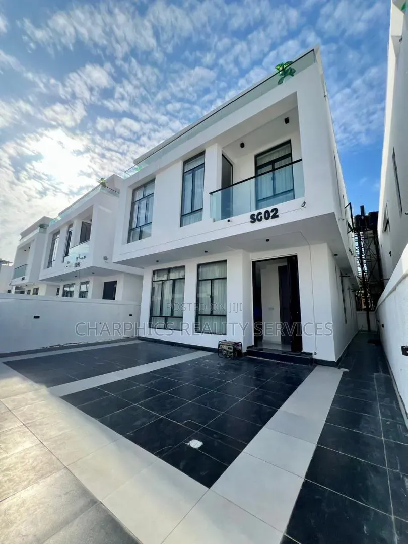 4bdrm Duplex in Chevron for sale