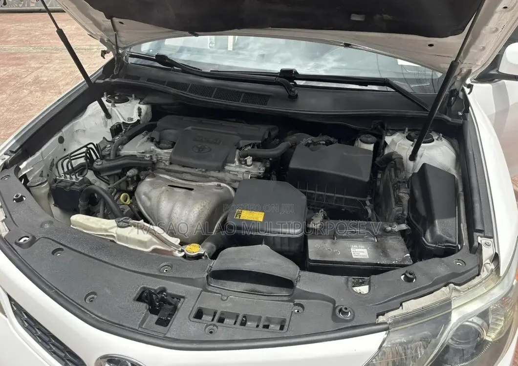 Toyota Camry SE 4dr Sedan (2.5L 4cyl 6A) 2014 White