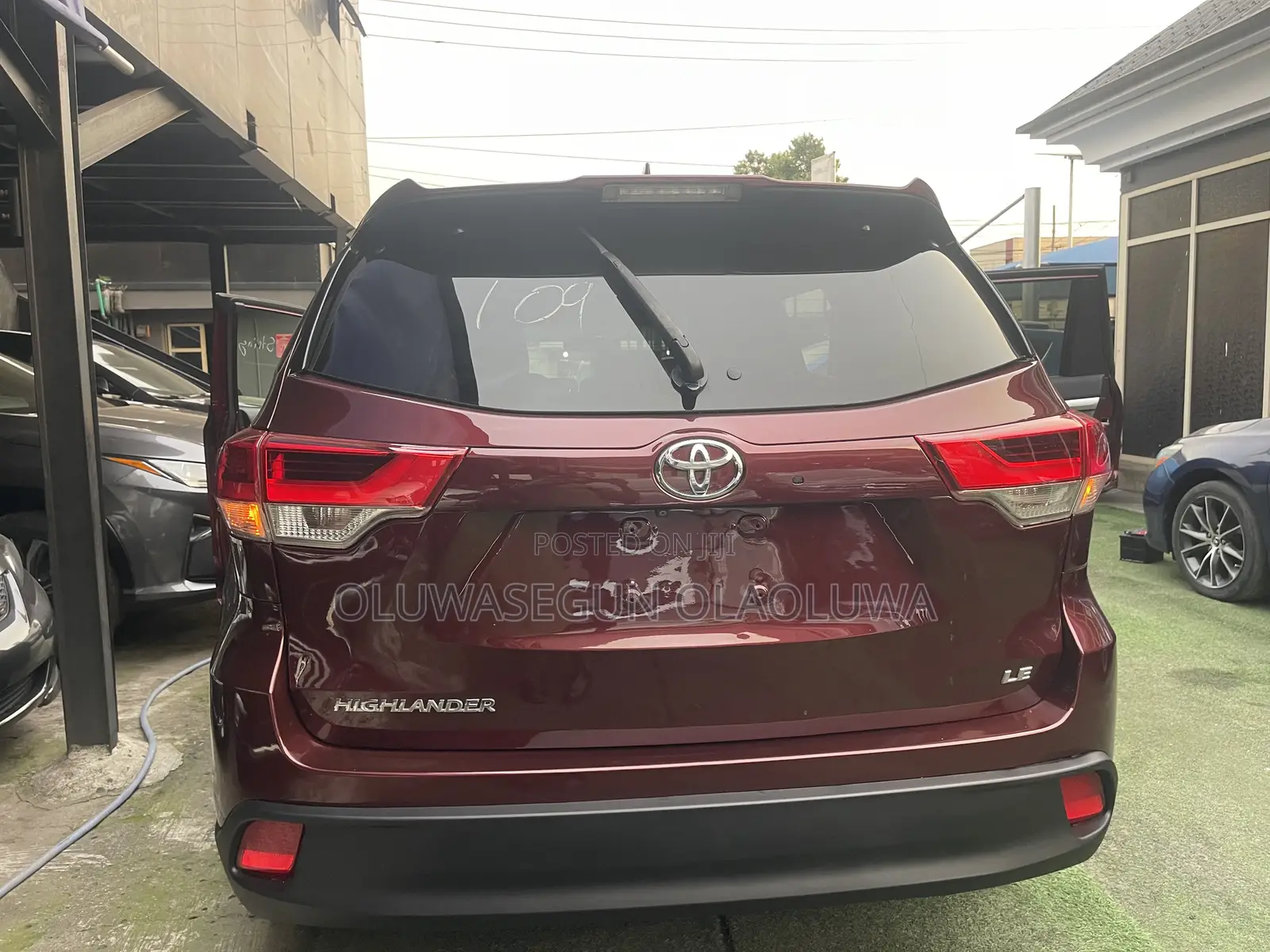 Toyota Highlander LE Plus 4x4 V6 (3.5L 6cyl 8A) 2017 Red