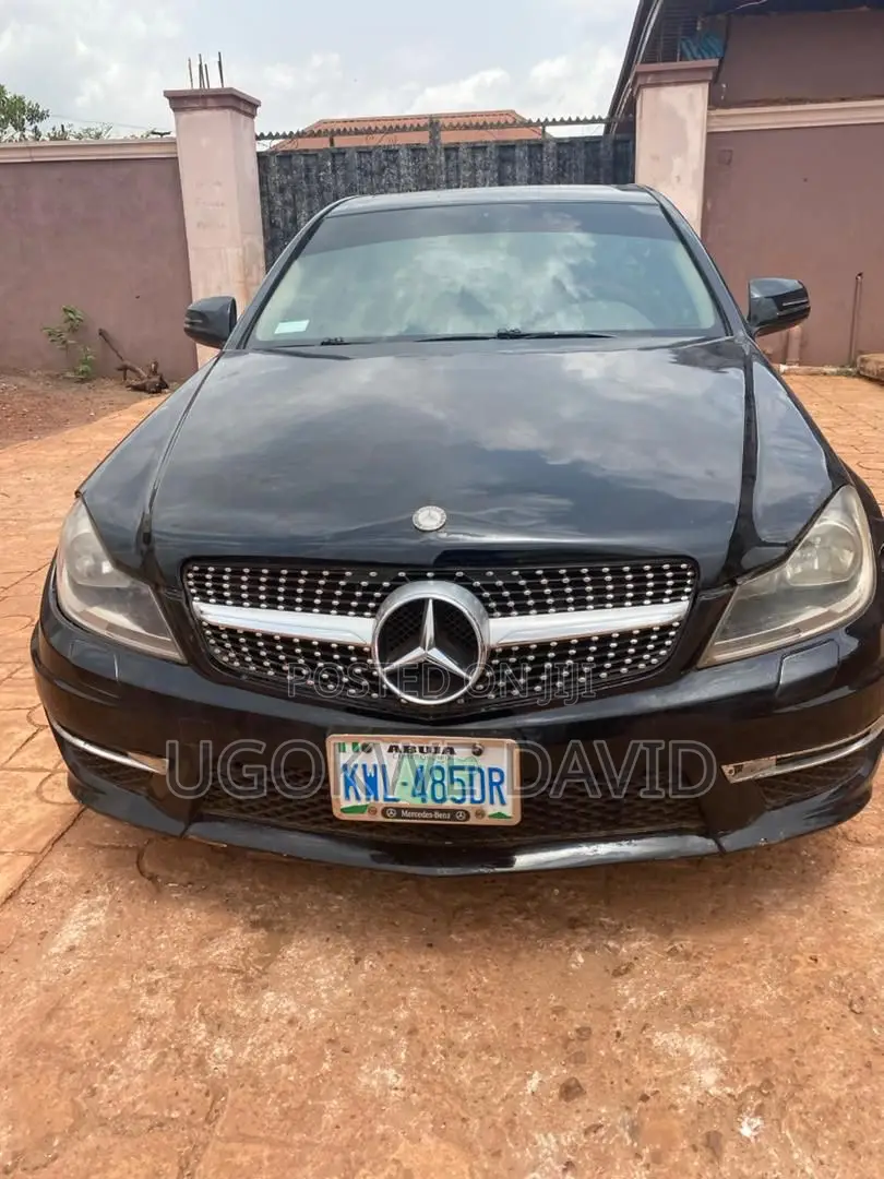 Mercedes-Benz C300 2010 Black