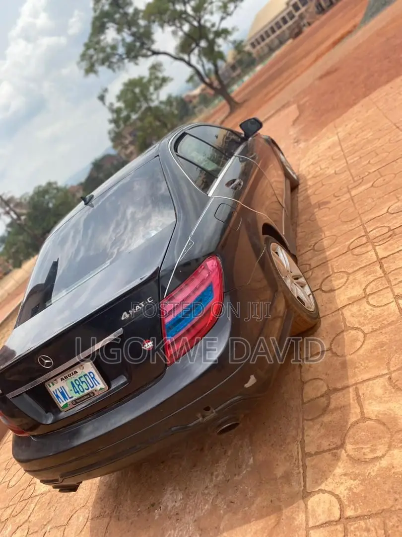 Mercedes-Benz C300 2010 Black