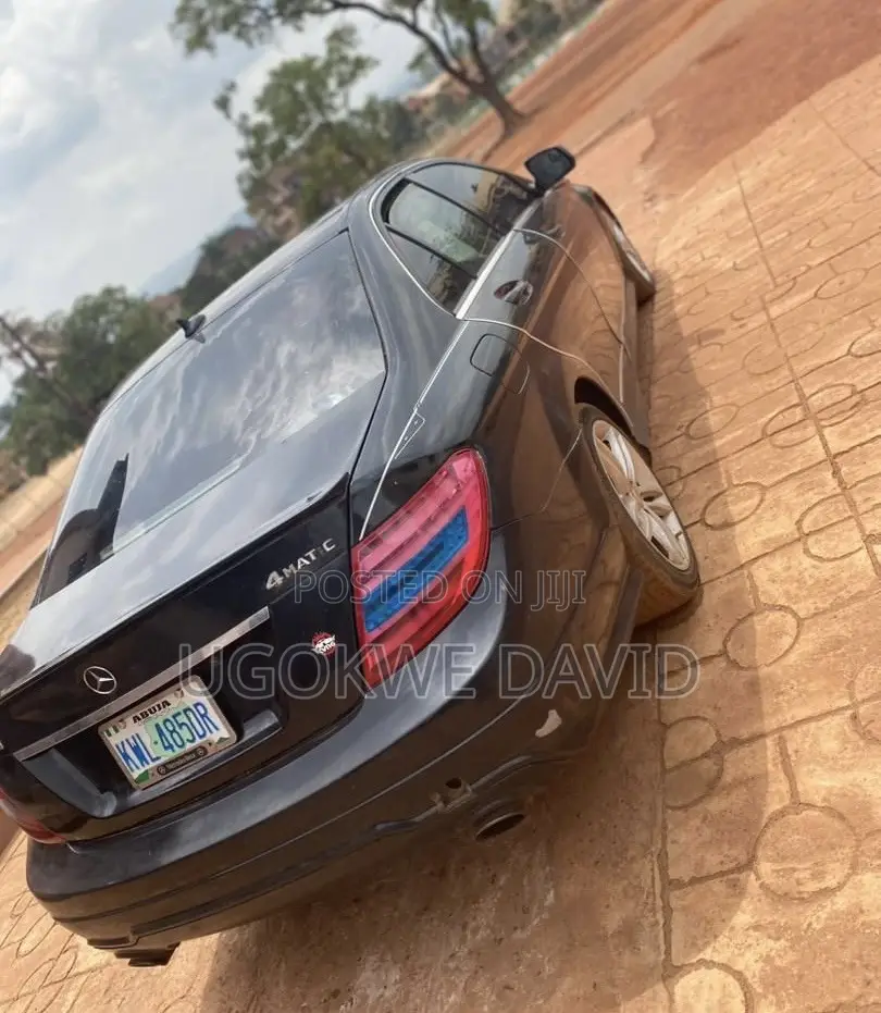 Mercedes-Benz C300 2010 Black