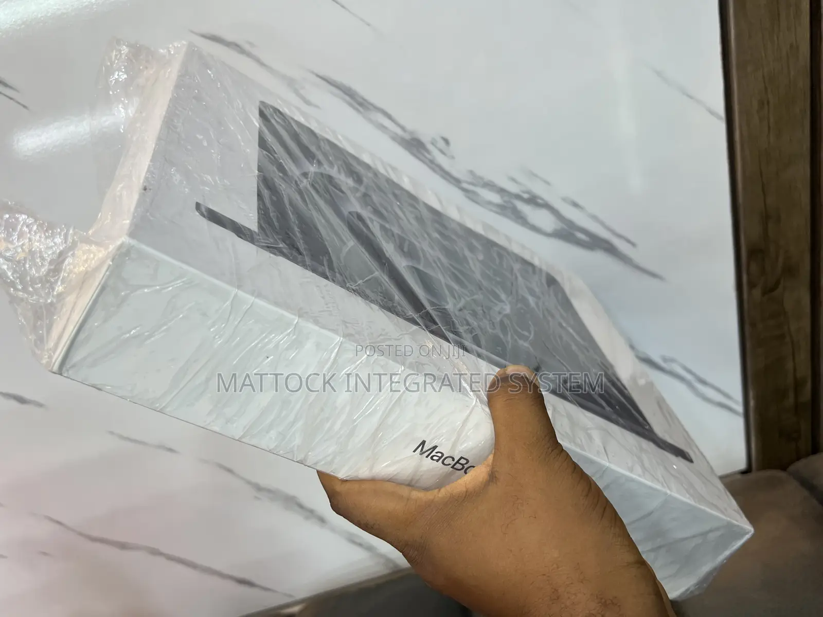 New Laptop Apple MacBook Pro 2025 M5 14-inch 32GB Apple M5 SSD 1T