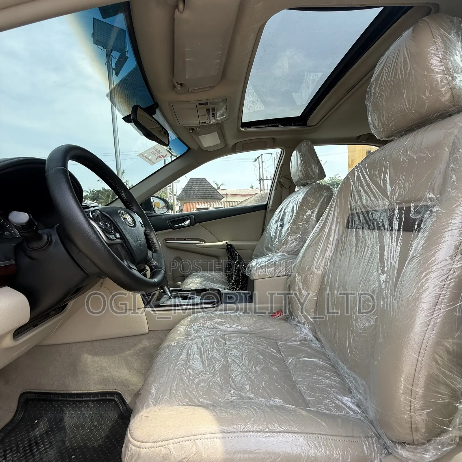 Toyota Camry XLE V6 4dr Sedan (3.5L 6cyl 6A) 2012 White
