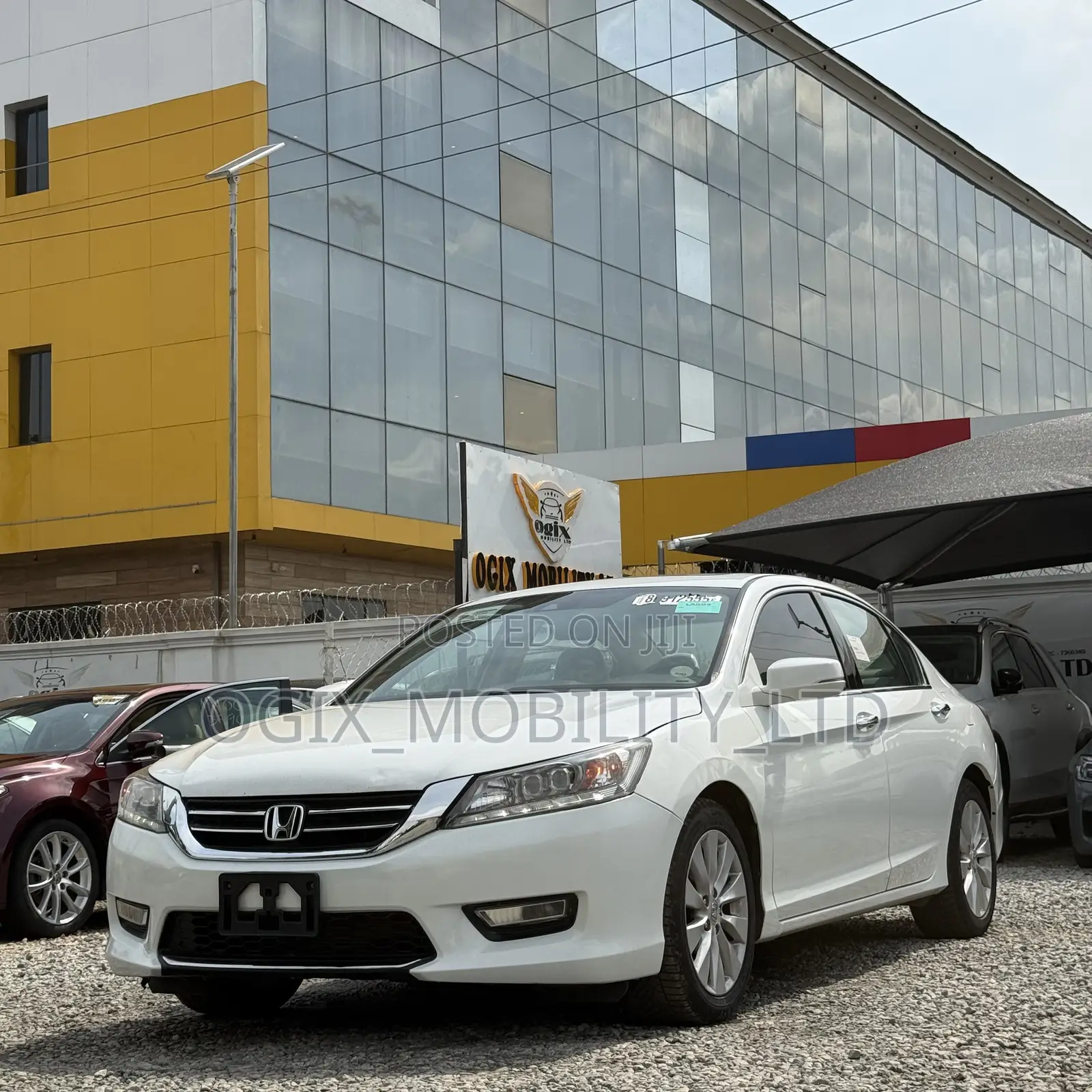 Honda Accord Touring V-6 4dr Sedan (3.5L 6cyl 6A) 2015 White
