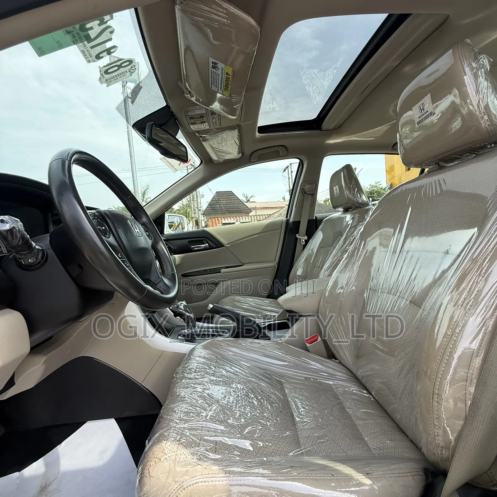 Honda Accord Touring V-6 4dr Sedan (3.5L 6cyl 6A) 2015 White