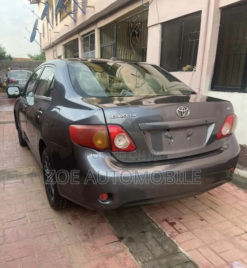 Toyota Corolla LE 4dr Sedan (1.8L 4 cyl 4A) 2009 Gray