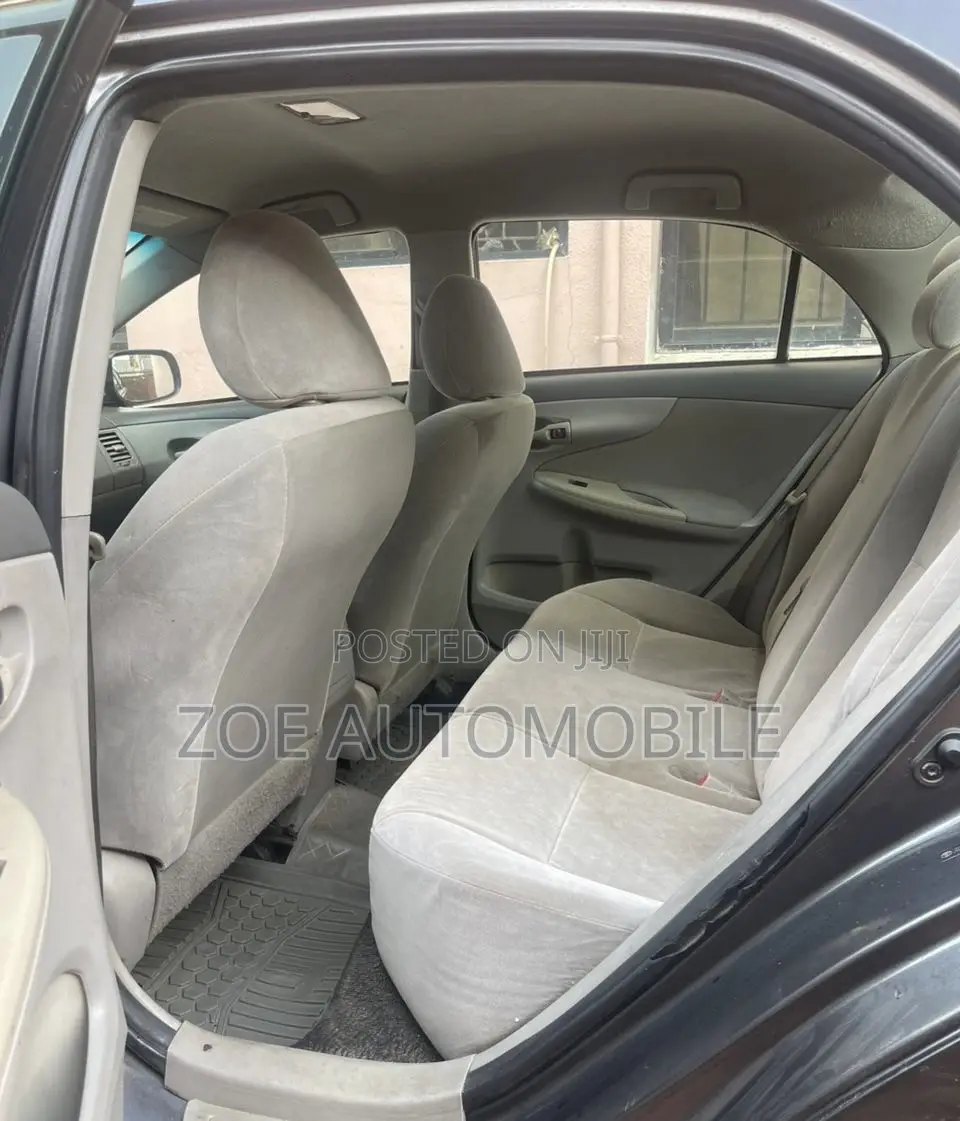 Toyota Corolla LE 4dr Sedan (1.8L 4 cyl 4A) 2009 Gray