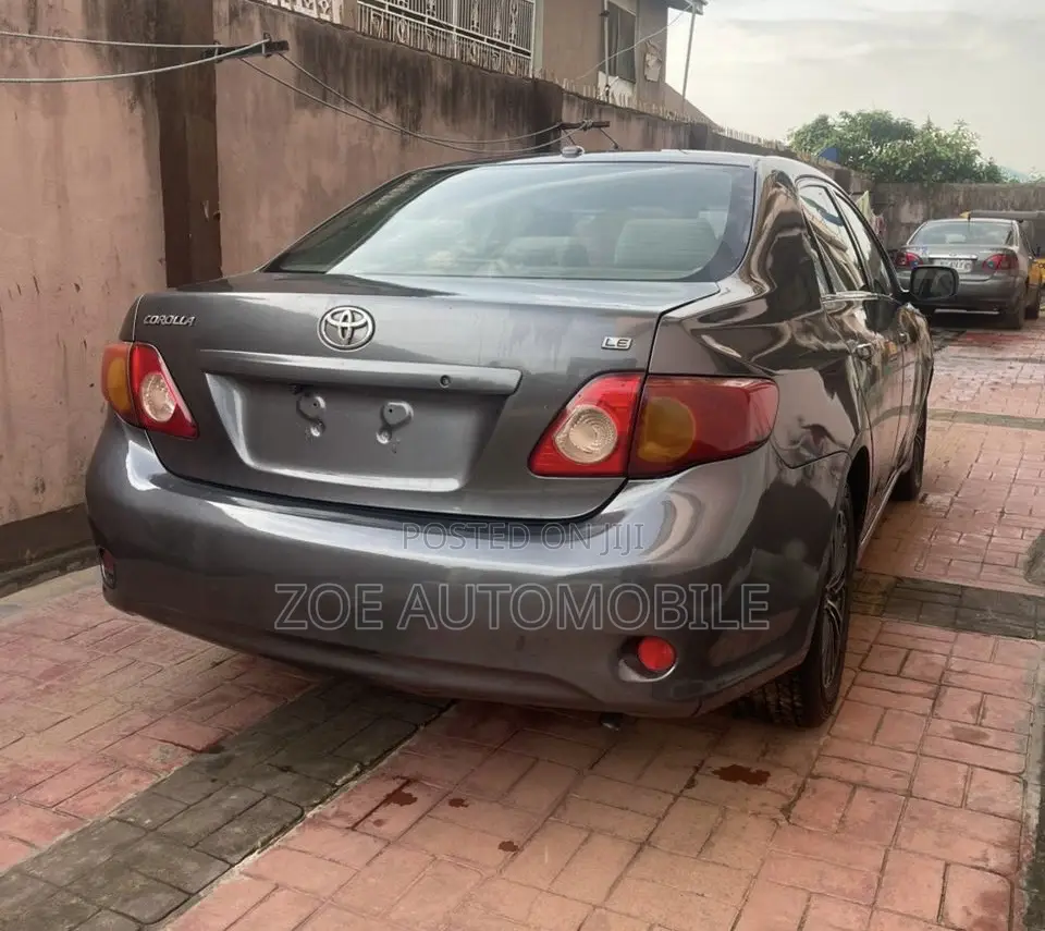 Toyota Corolla LE 4dr Sedan (1.8L 4 cyl 4A) 2009 Gray