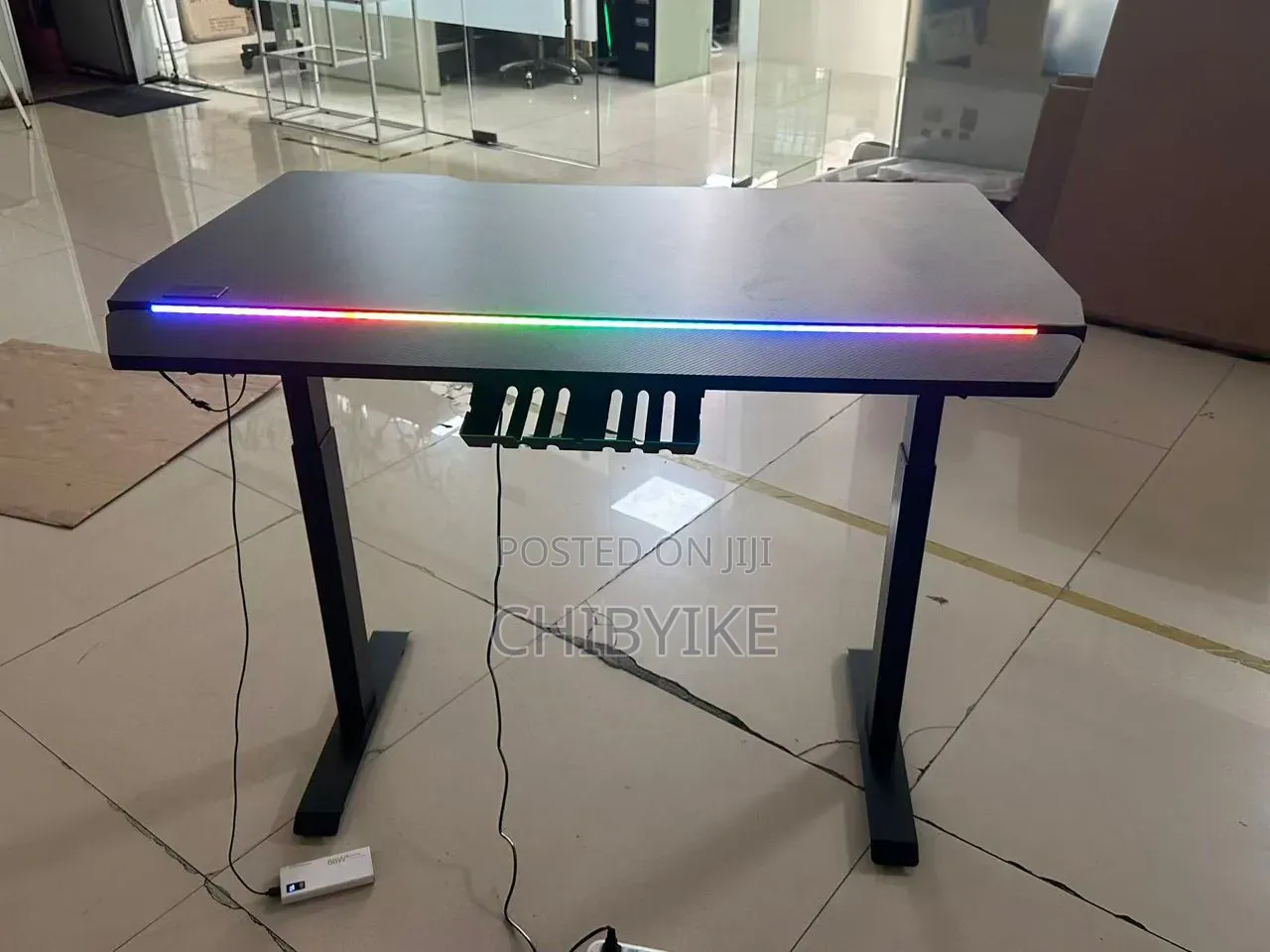 Adjustable Table 1.4meter With Middle Light
