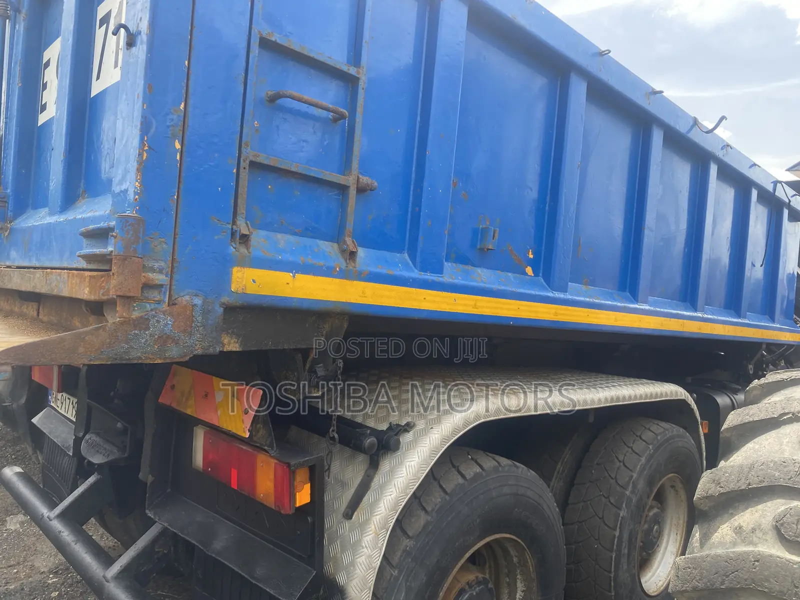 10 Man Diesel Dump Truck Blue 2000 Model