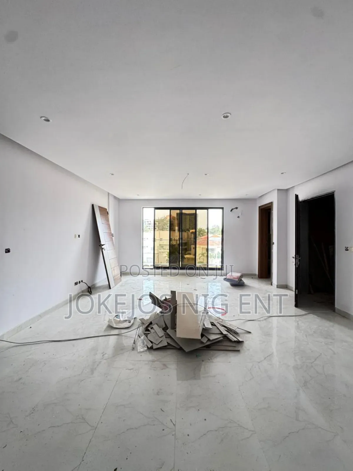 3bdrm Penthouse in Ikoyi Lagos, Awolowo Road for sale