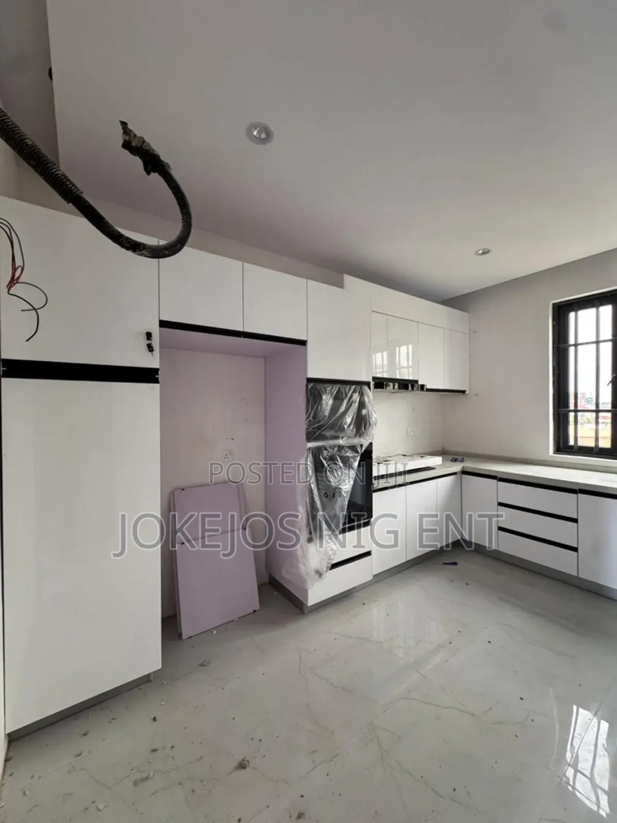 3bdrm Penthouse in Ikoyi Lagos, Awolowo Road for sale