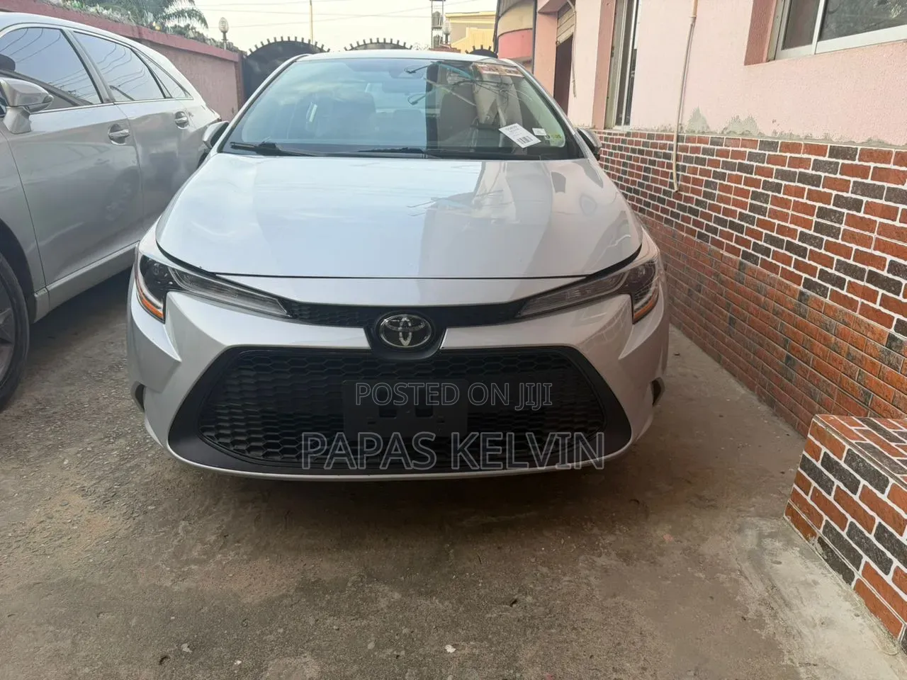 Toyota Corolla LE 2022 Silver