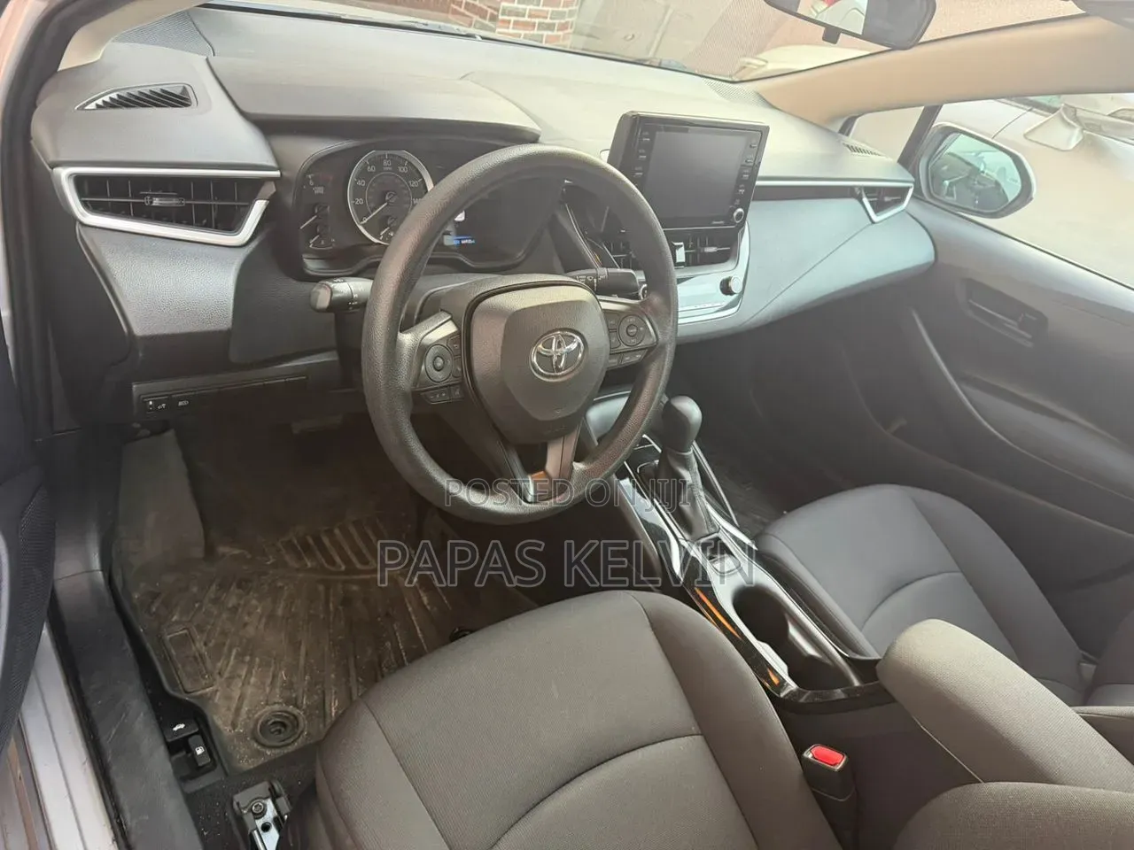 Toyota Corolla LE 2022 Silver