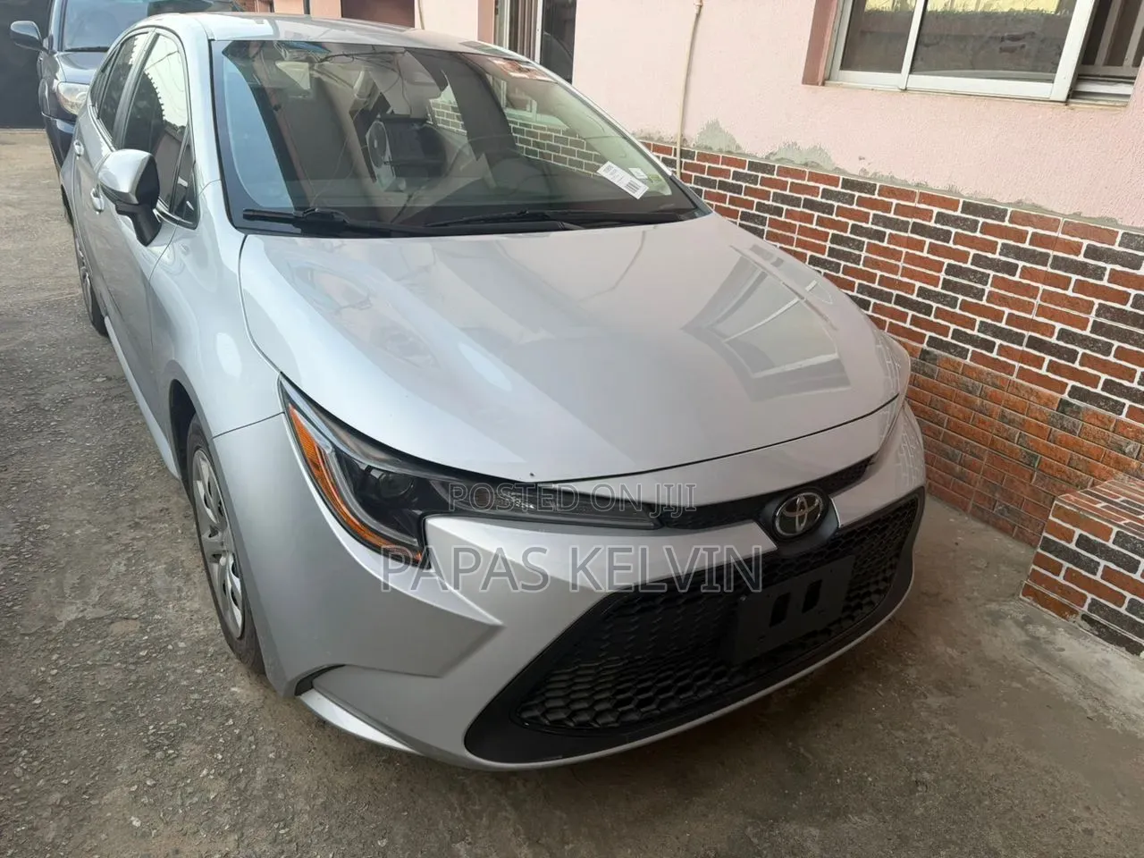 Toyota Corolla LE 2022 Silver