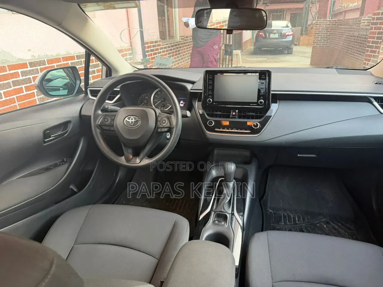 Toyota Corolla LE 2022 Silver