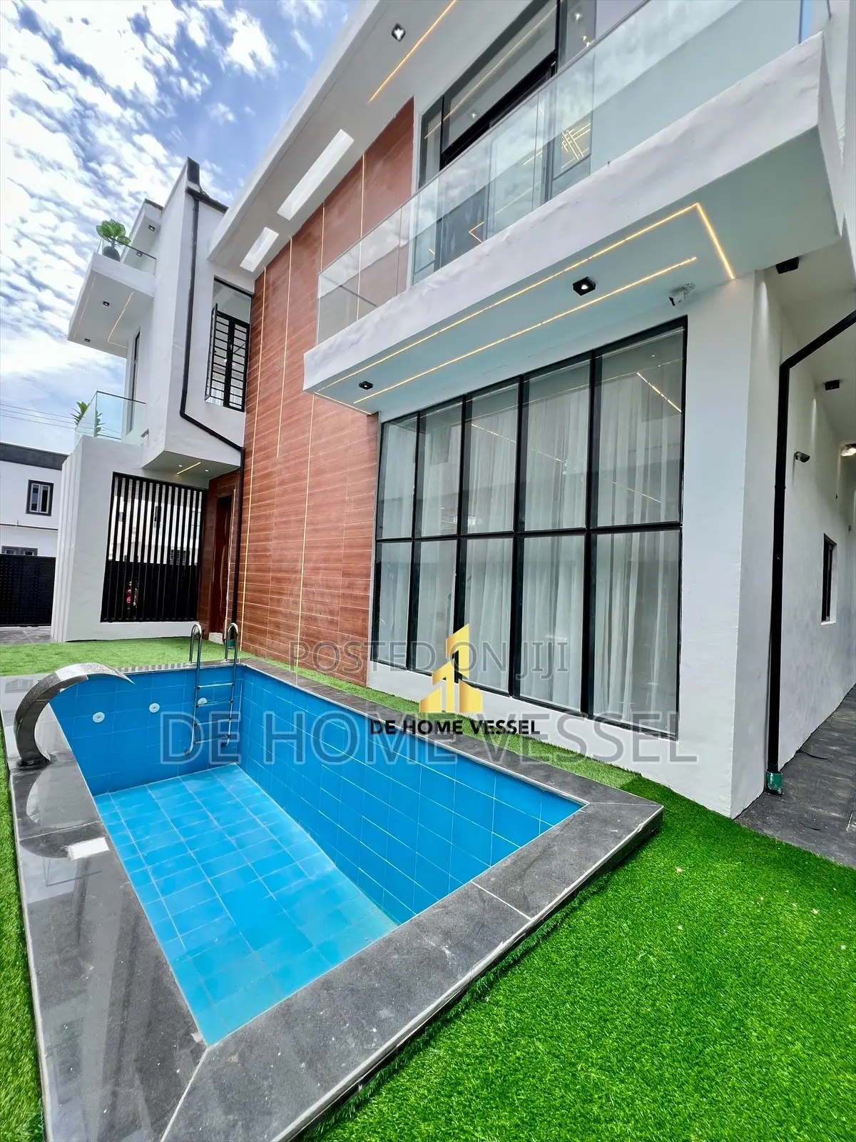 5bdrm Duplex in Ikota for sale
