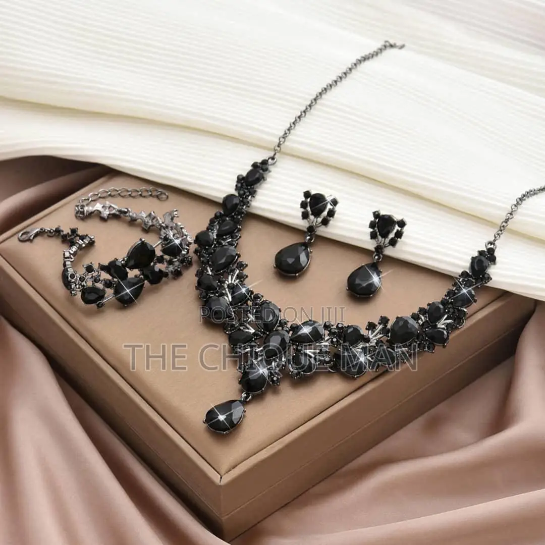 Female Necklace and Earring Combo Set by Yh