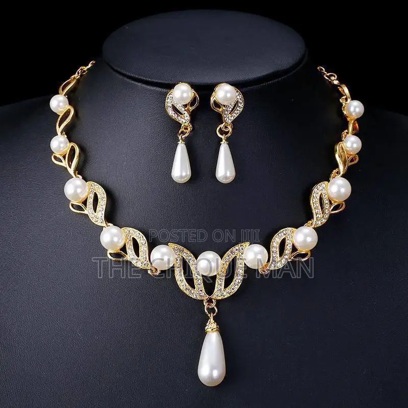 Female Necklace and Earring Combo Set by Yh