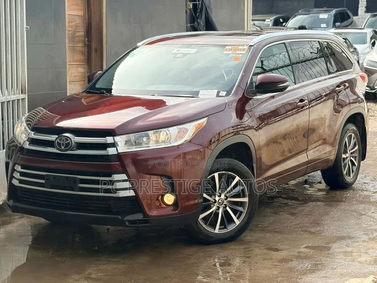 Toyota Highlander XLE 4x4 V6 (3.5L 6cyl 8A) 2017 Red