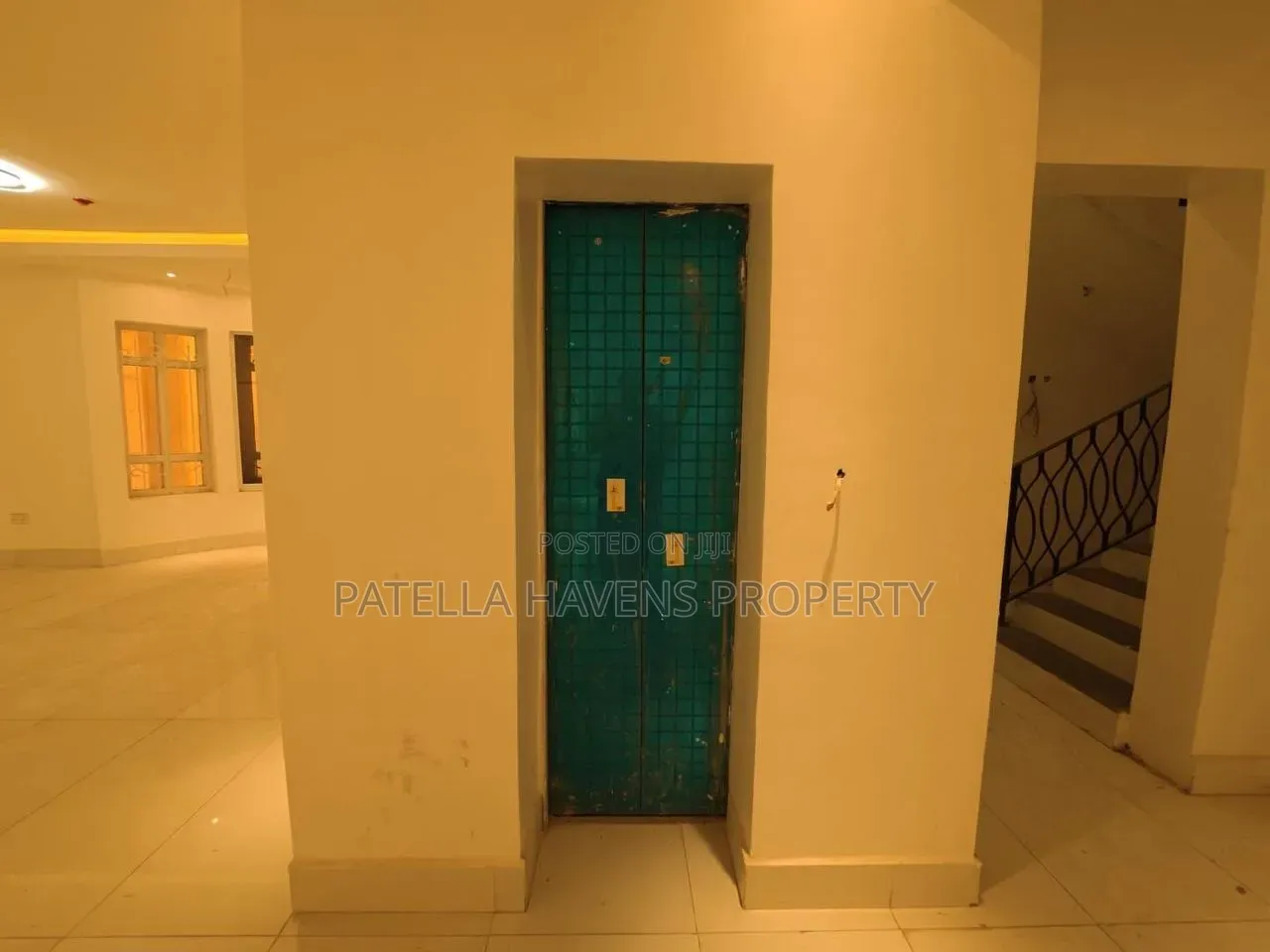 8bdrm Mansion in Maitama for sale
