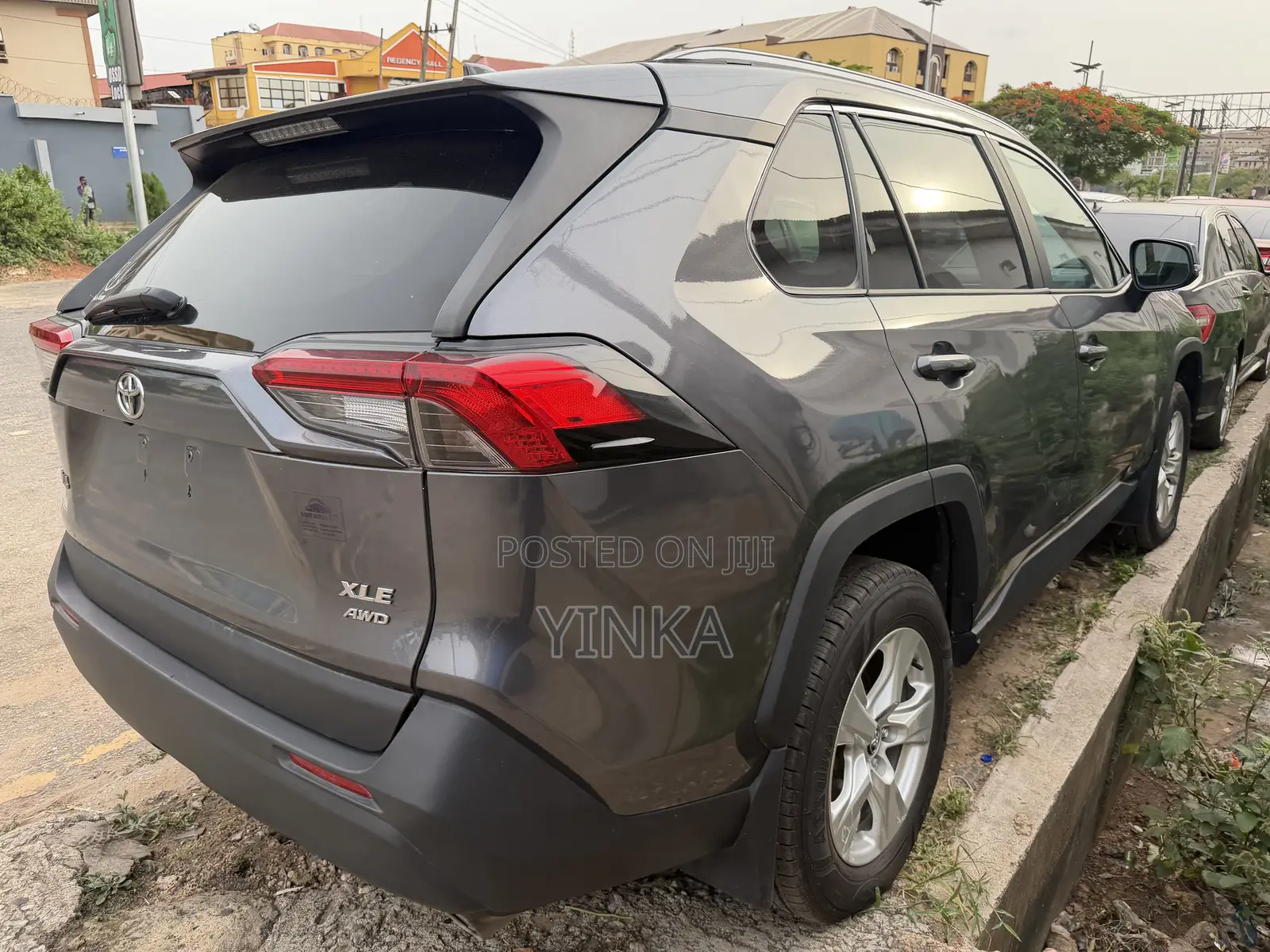Toyota RAV4 XLE FWD 2019 Gray