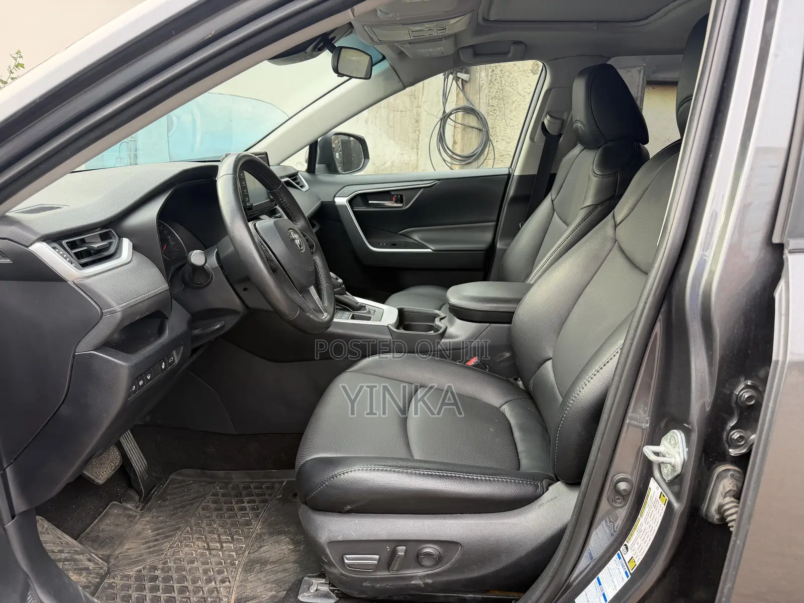 Toyota RAV4 XLE FWD 2019 Gray
