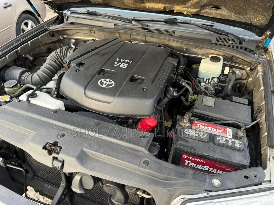 Toyota 4-Runner Limited V6 2005 Gold