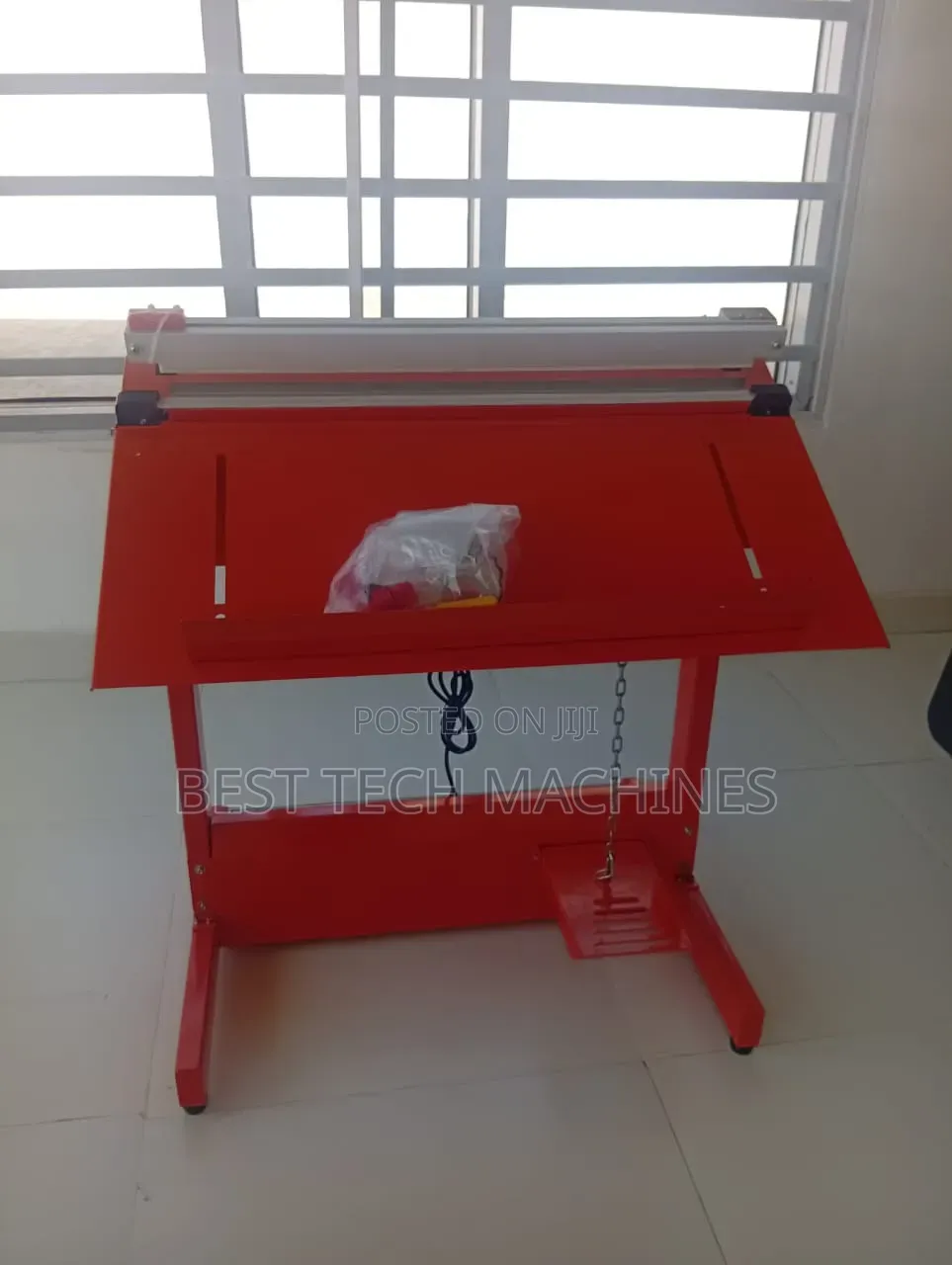 Pedal Sealing Machine With Cutter