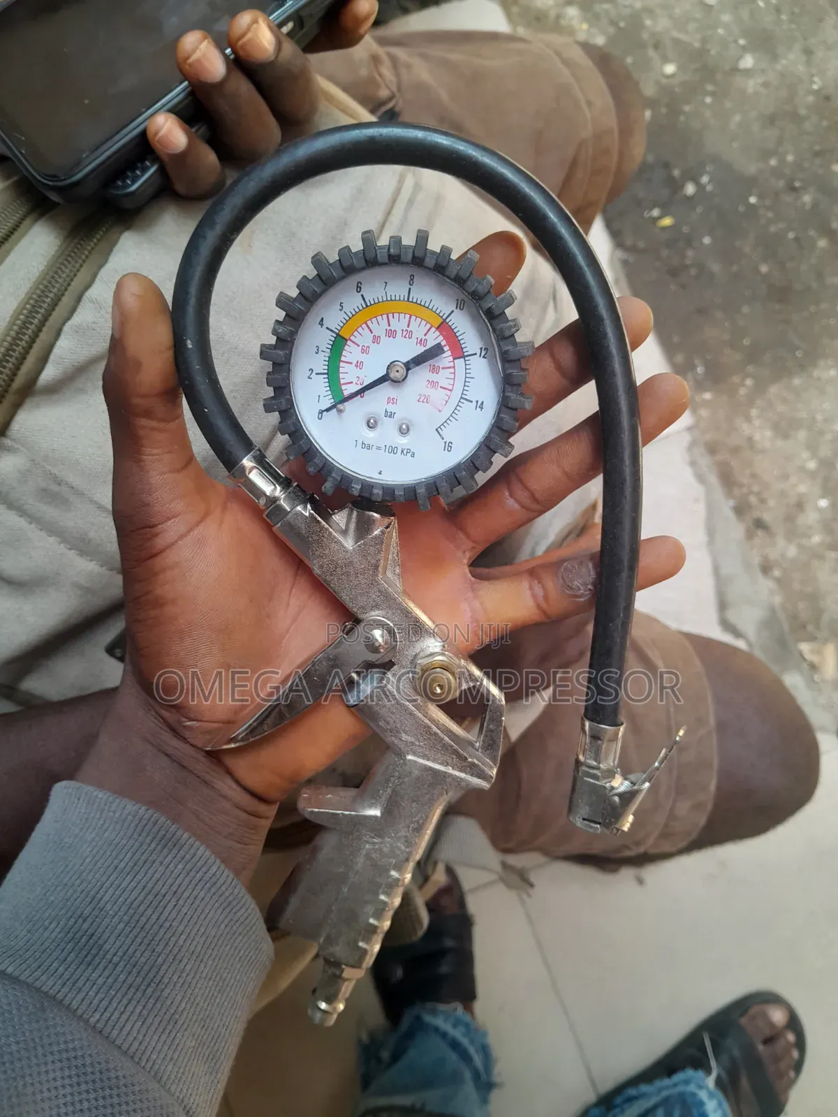 Car Tire Pressure Gauge With an Inflator Gun