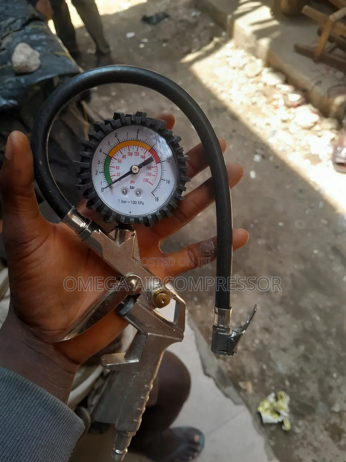 Car Tire Pressure Gauge With an Inflator Gun
