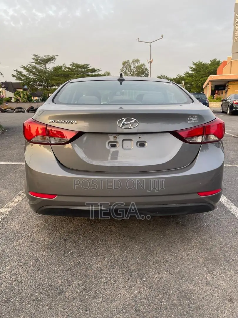 Hyundai Elantra GLS Sedan FWD (1.8L 4cyl 6M) 2013 Gray