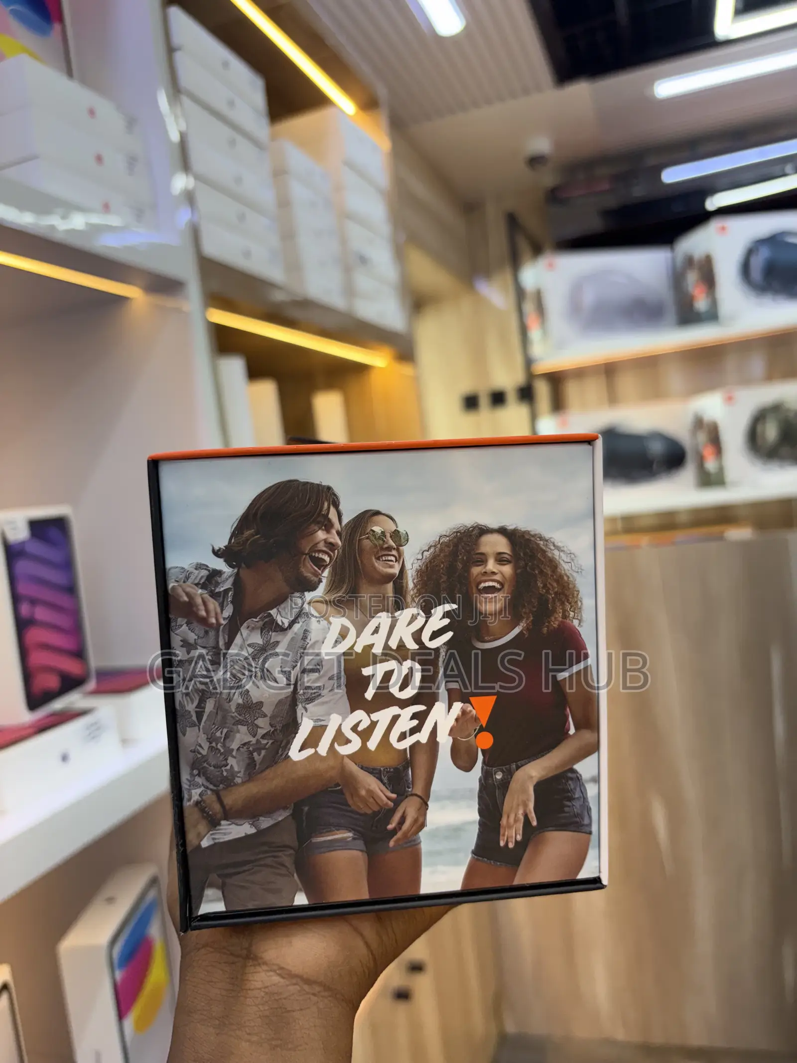 JBL Charge 5 (20hrs)