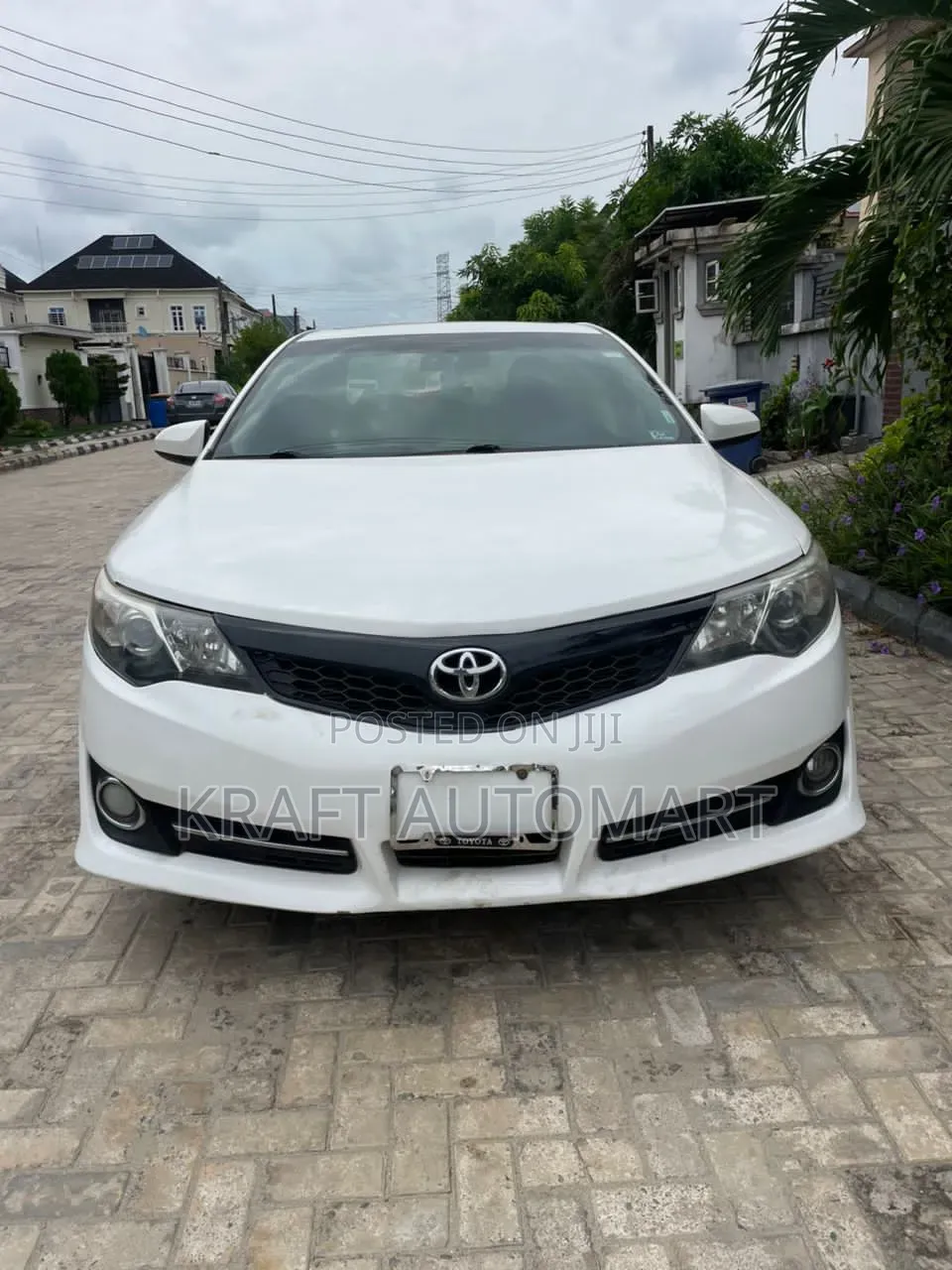 Toyota Camry SE 4dr Sedan (2.5L 4cyl 6A) 2013 White